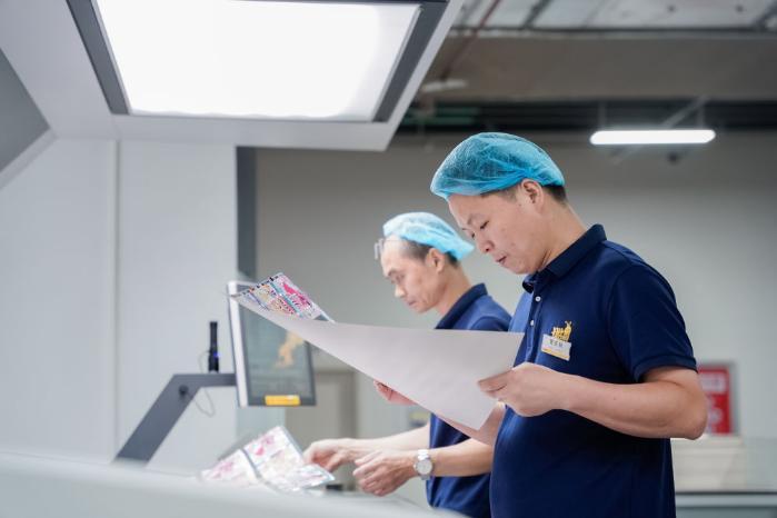卡牌洞见新型文化业态瓦力游戏卡游：从一张(图1)